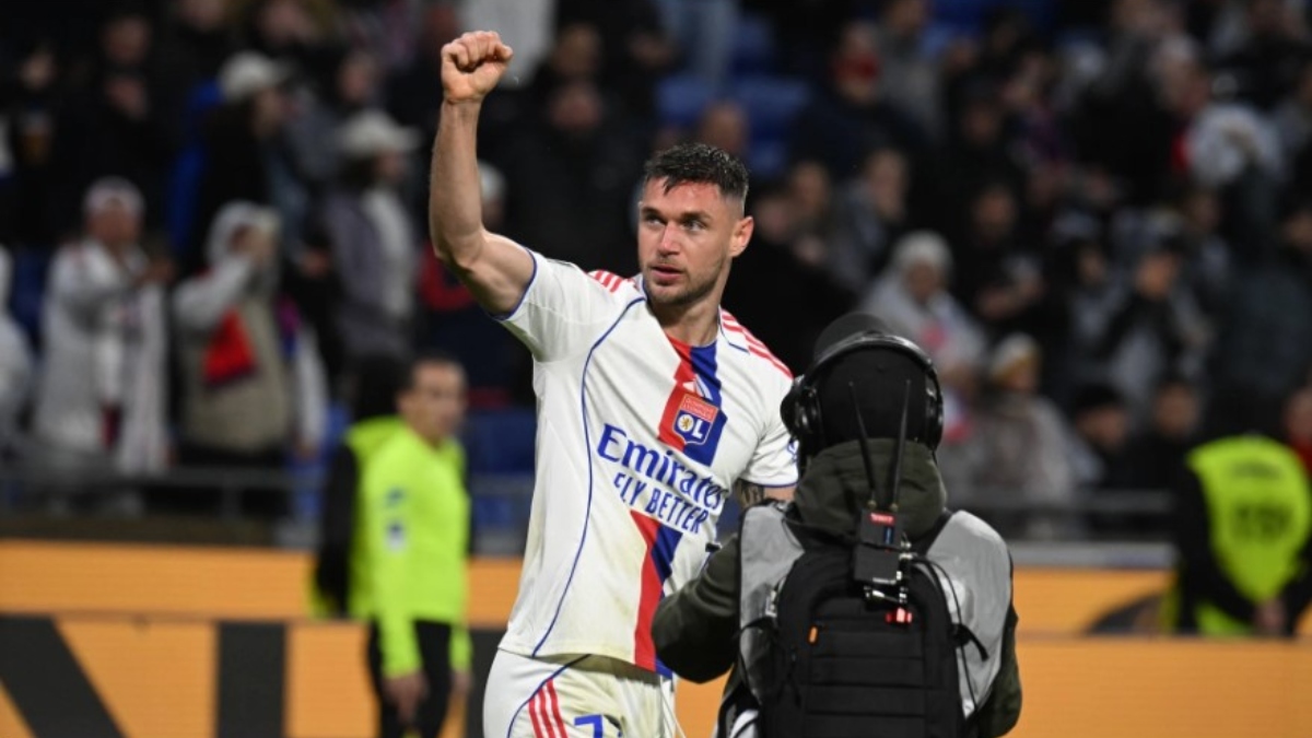 Image default